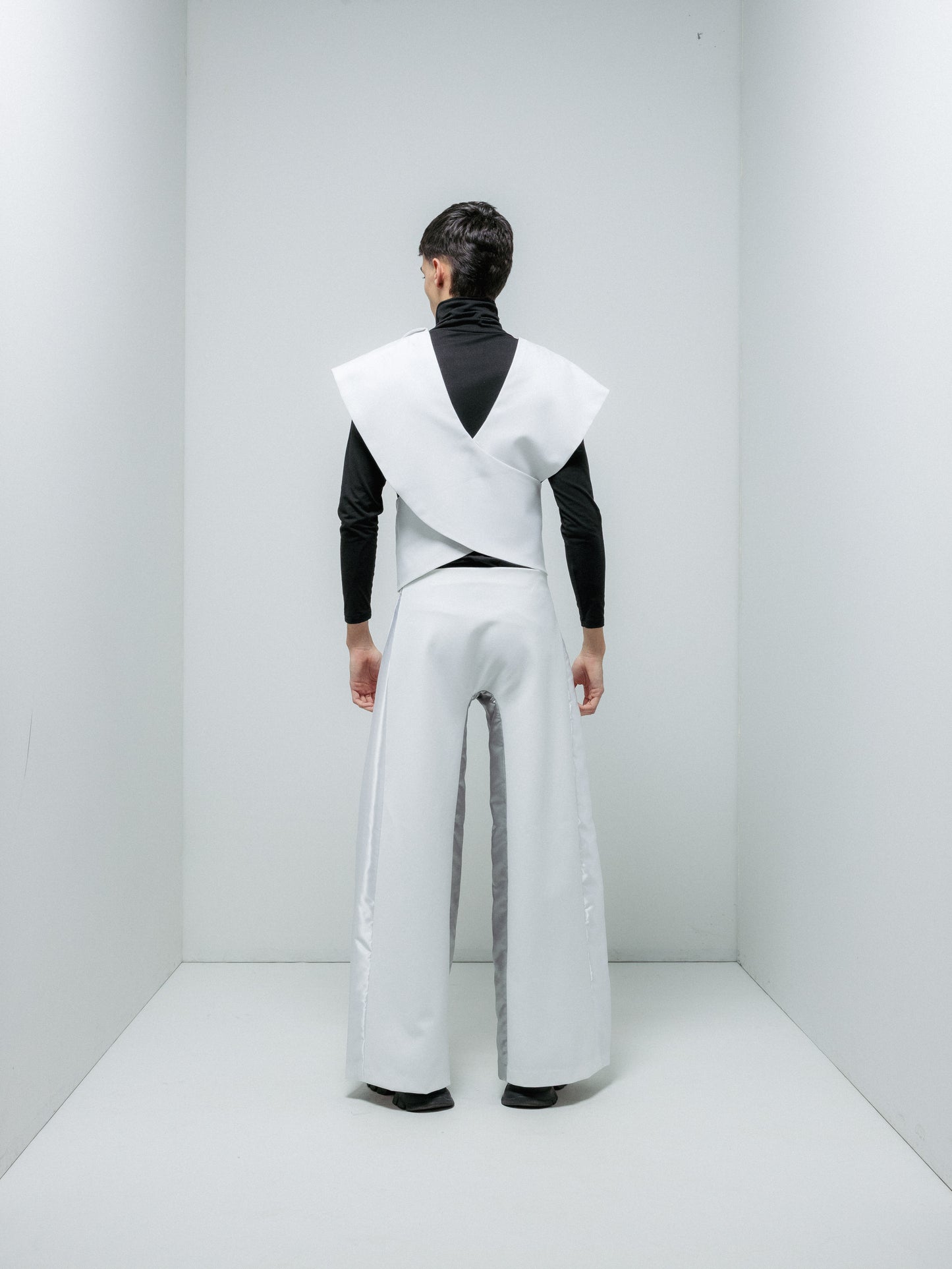 Pantalón con cremallera en la pierna