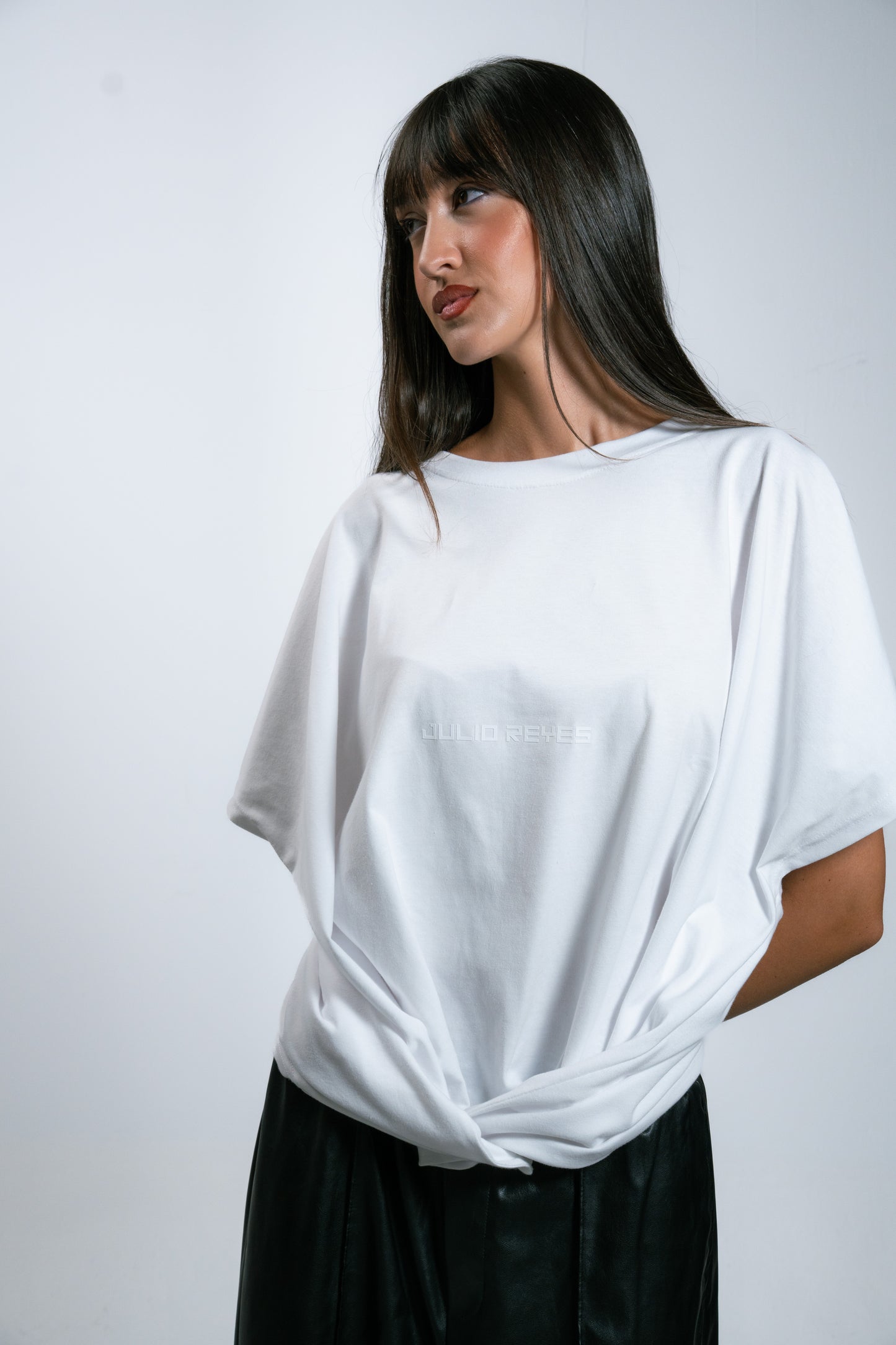 Camiseta branca quadrada