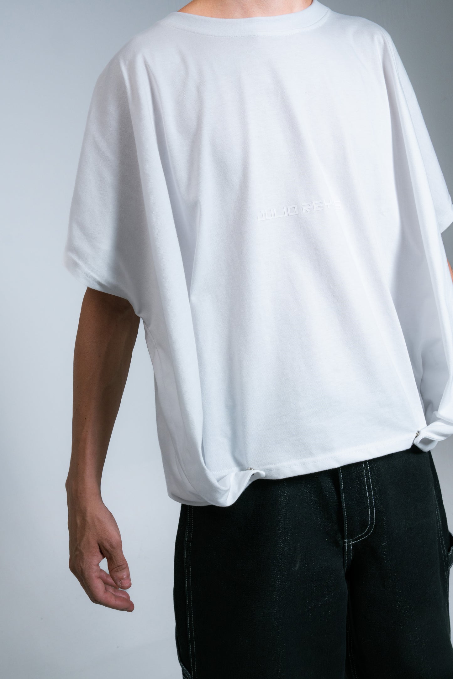 Camiseta branca quadrada
