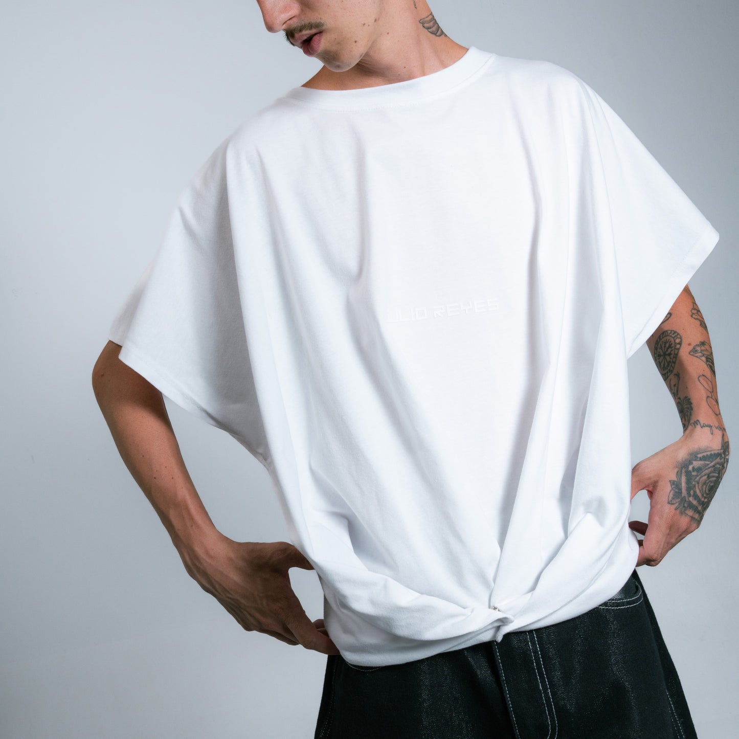 Camiseta branca quadrada