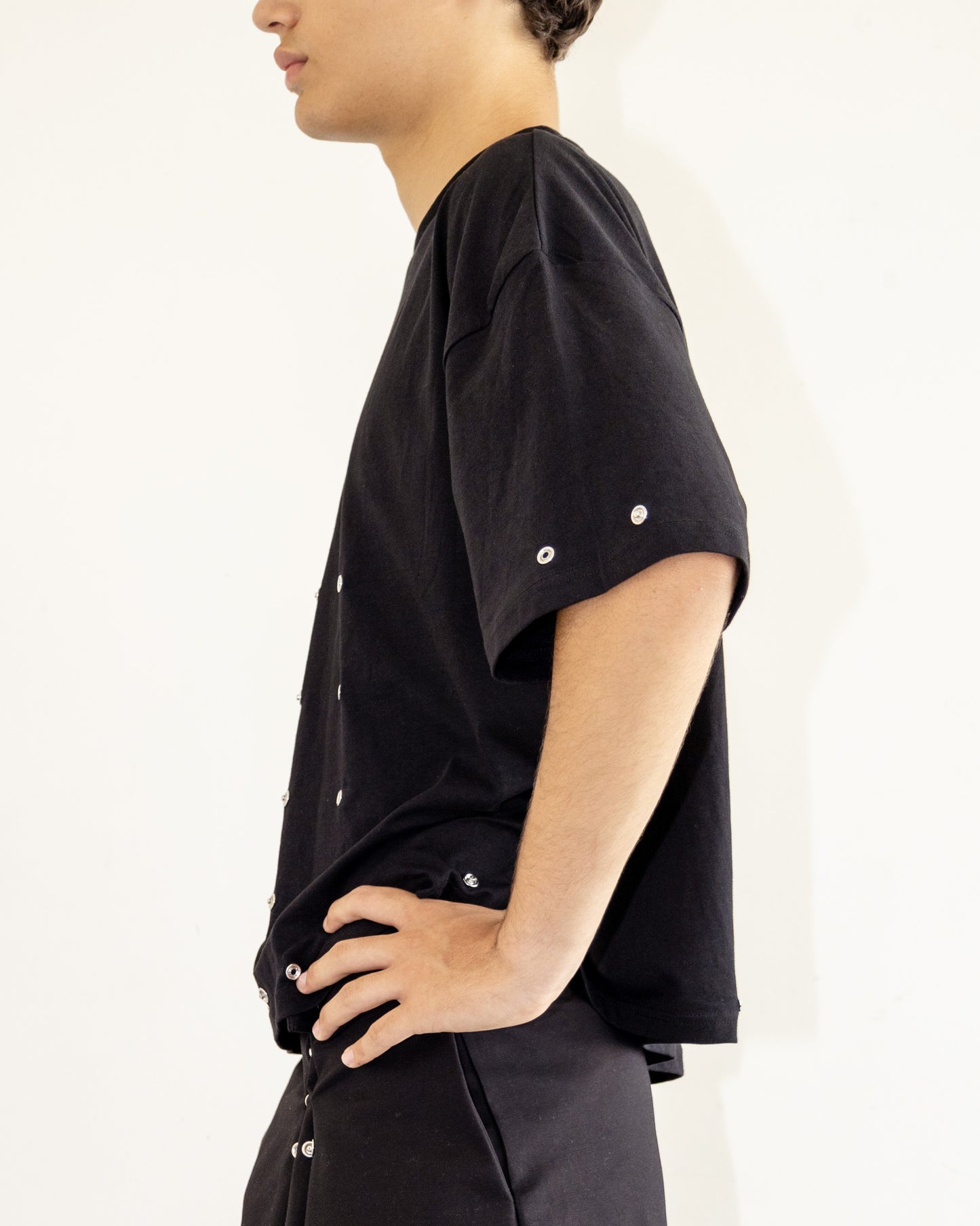 Camiseta botones efecto pinza Negra