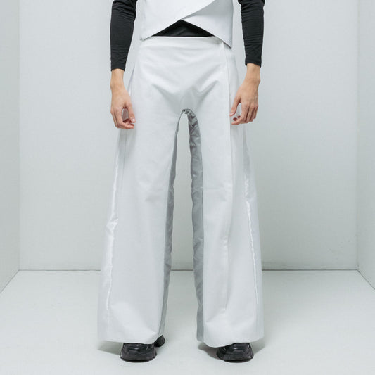Pantalón con cremallera en la pierna
