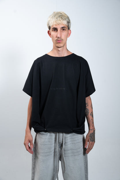 Camiseta preta quadrada