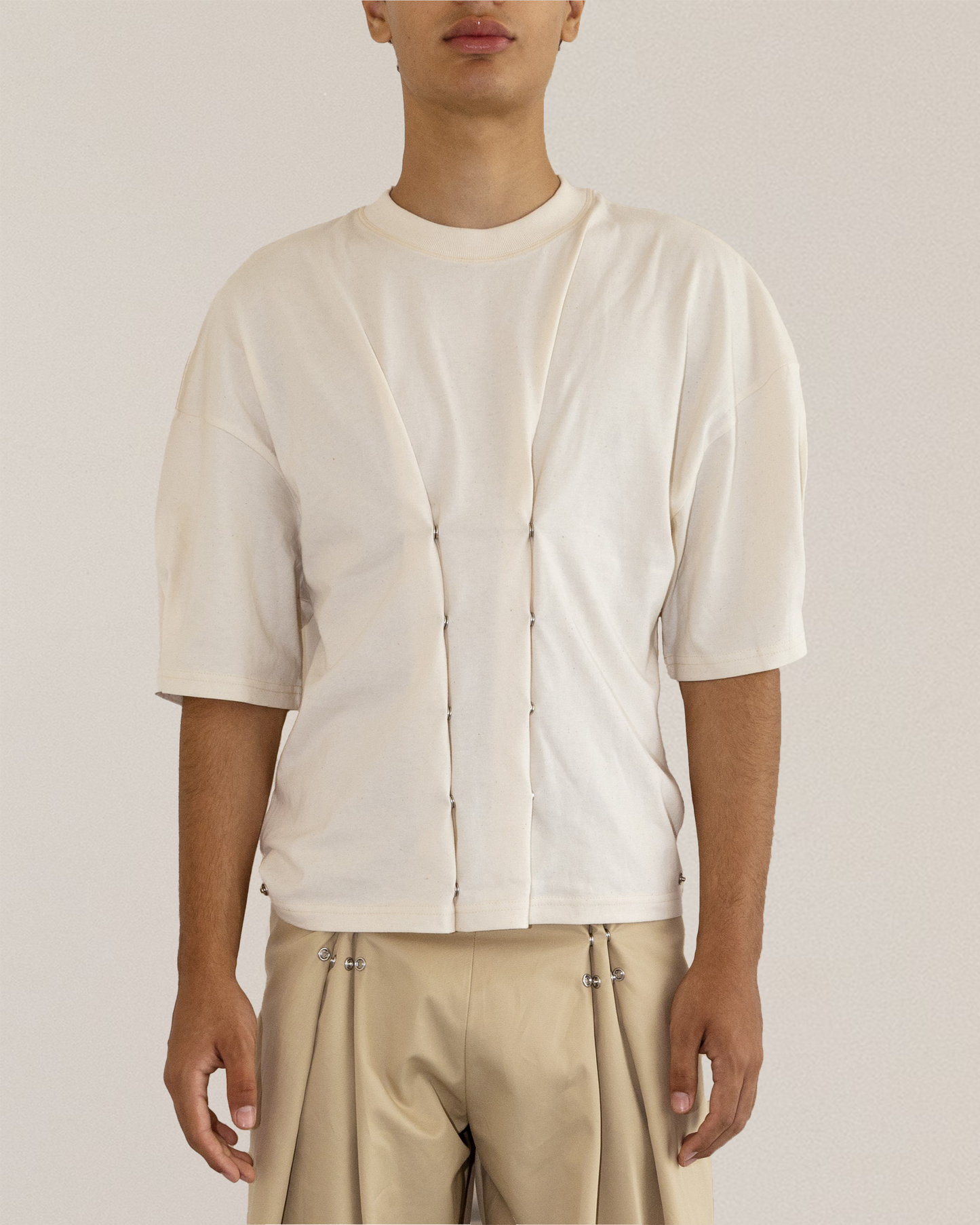 Camiseta branca quadrada